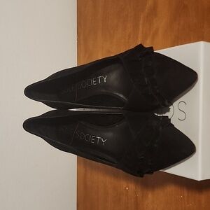 Sole Society Karysa ruffle pointed toe pump size 9